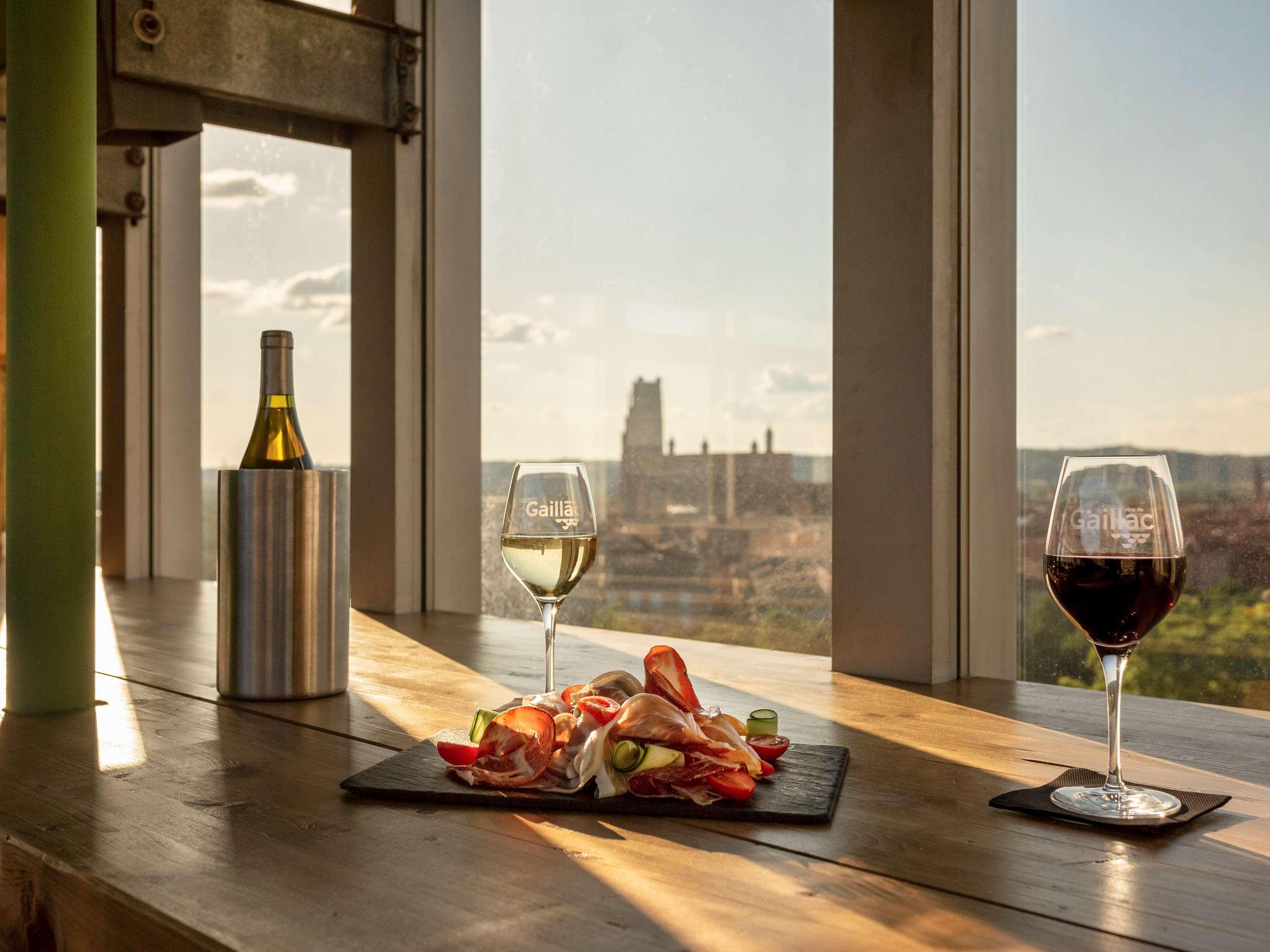 Ibis Styles Centre Le Theatro Hotel 3*